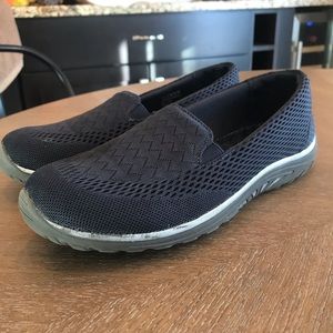 Final price! Skechers navy relaxed fit slip ons Sz 8